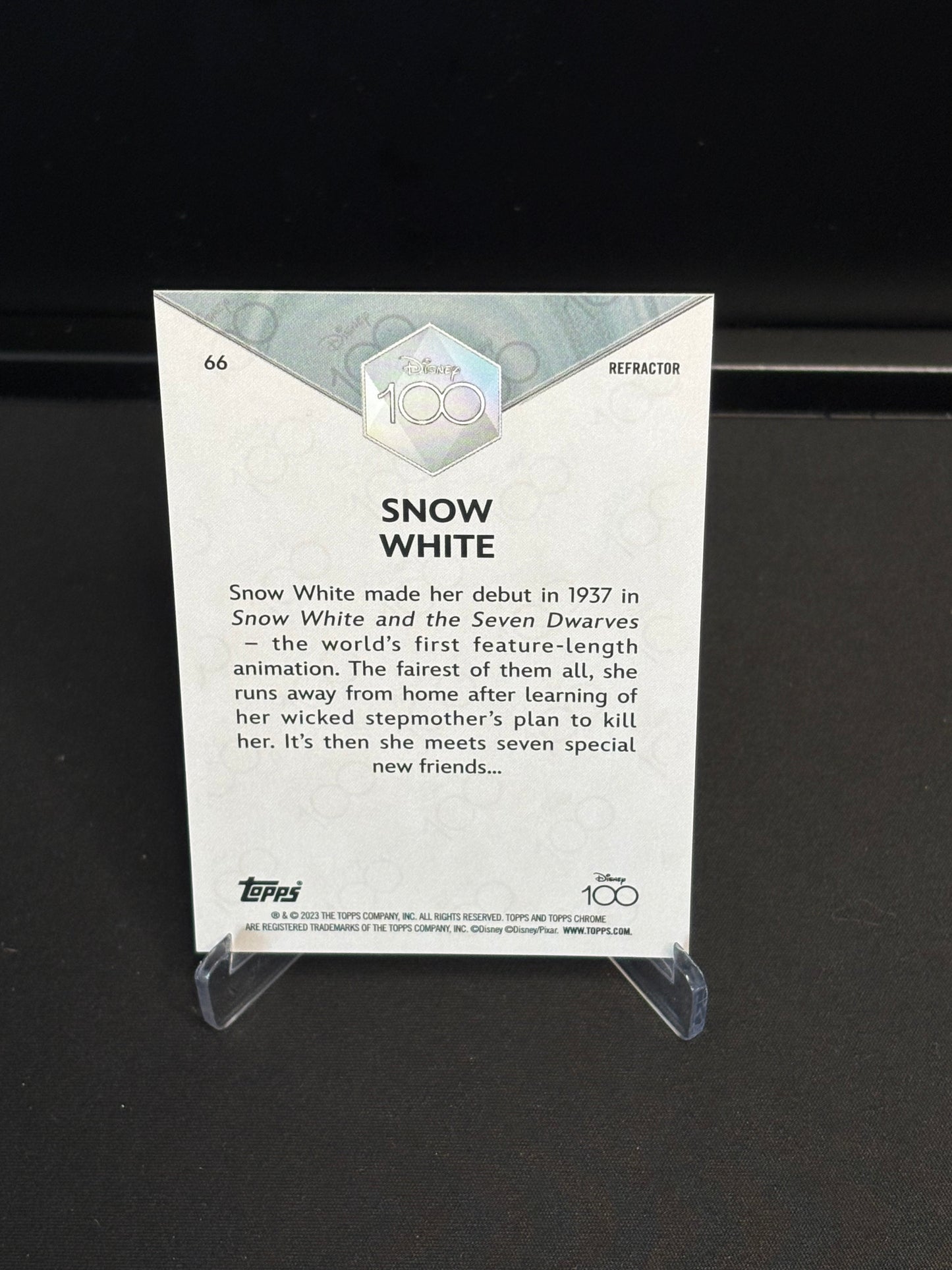 Topps Chrome Disney 100 "Refractor" Snow White #66