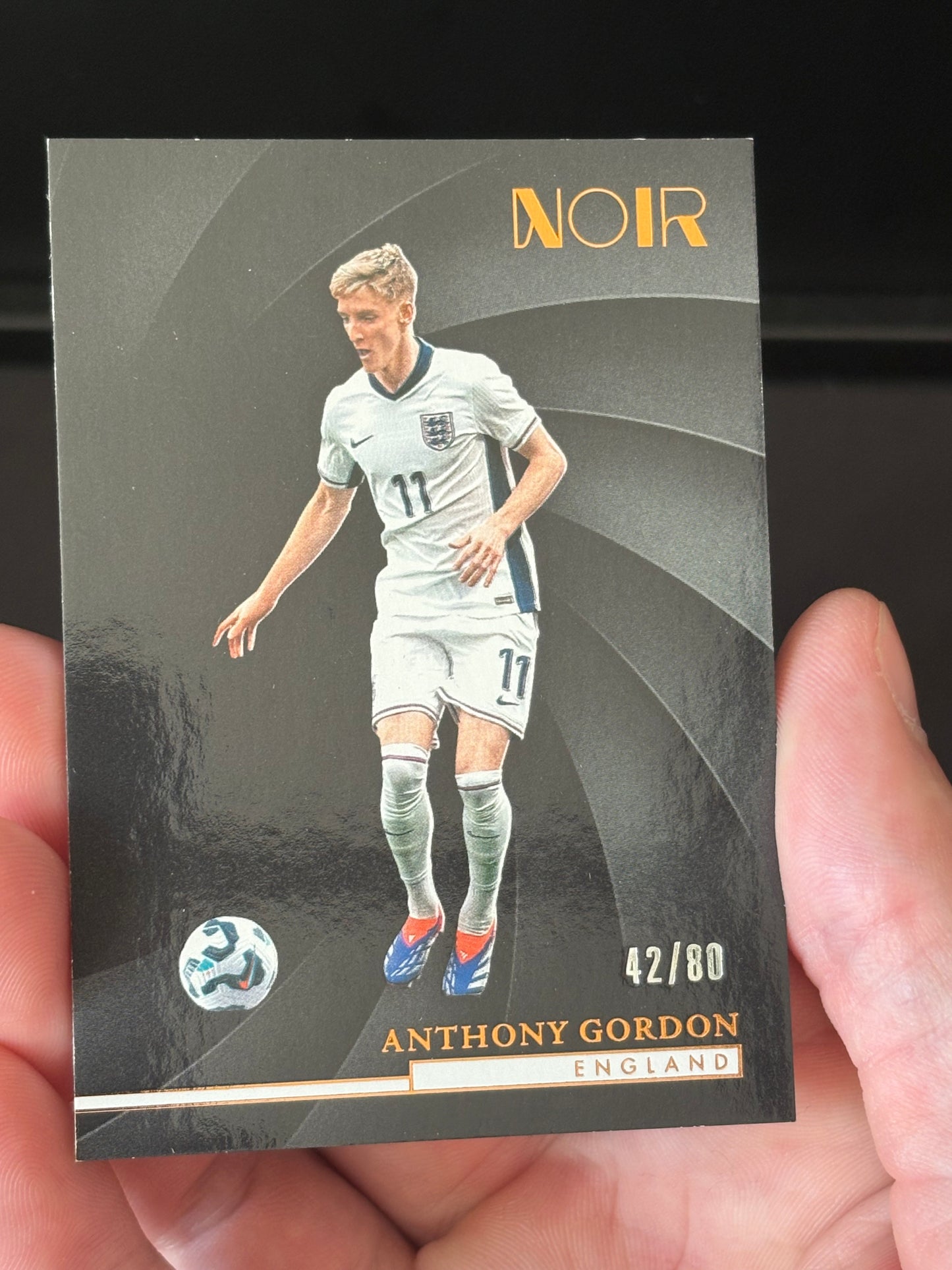 Anthony Gordon Panini Noir 24/25 "Base /80" Angleterre