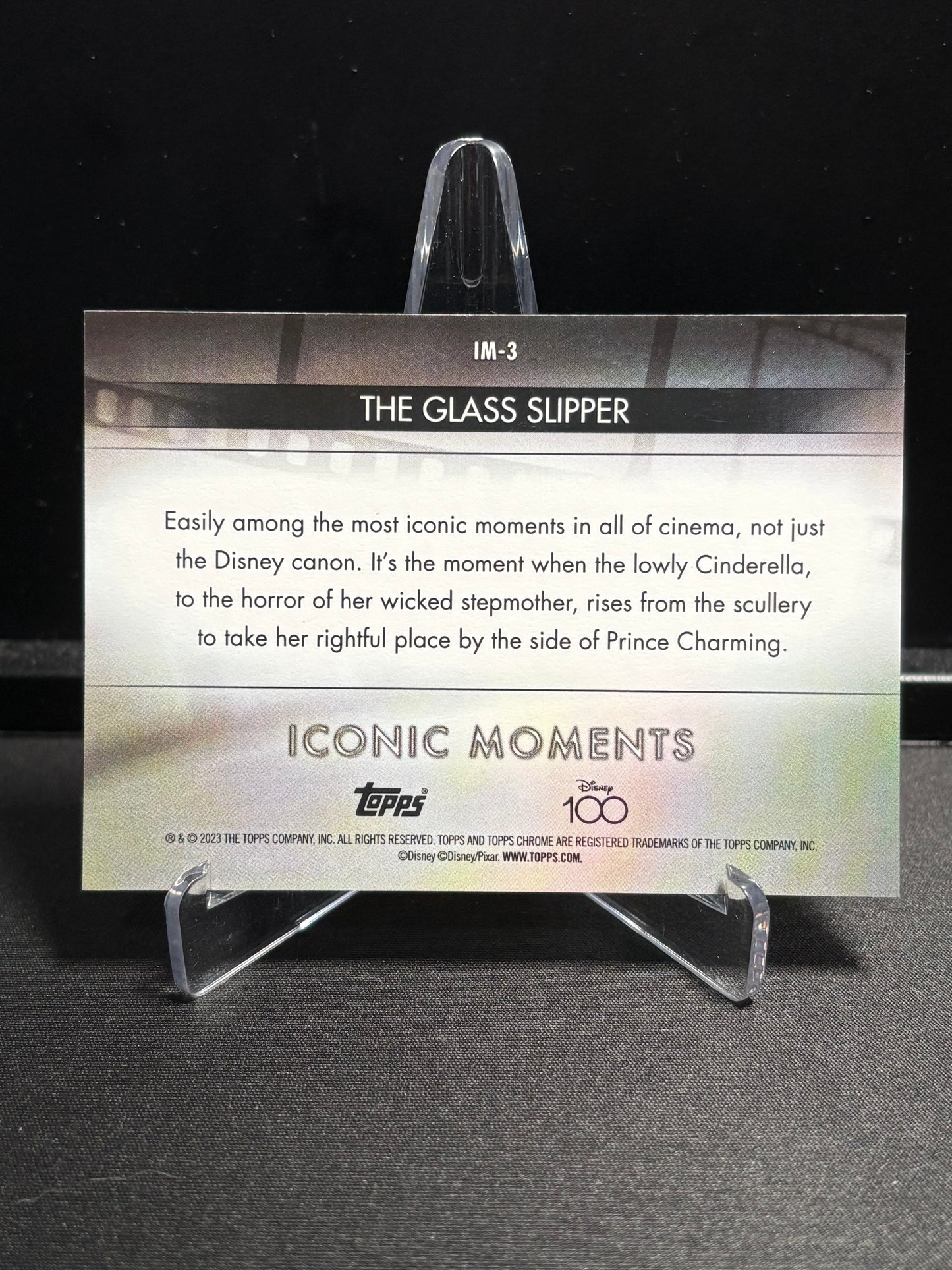 The Glass Slipper – Iconic Moments IM-3 – 2023 Topps Chrome Disney 100
