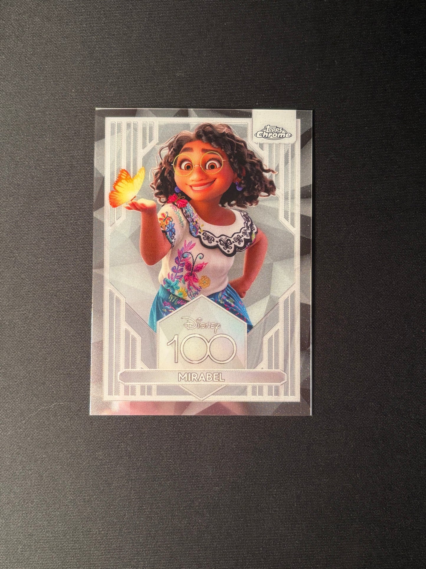 Topps Chrome Disney 100 2023 – Mirabel #14 | Carte Base