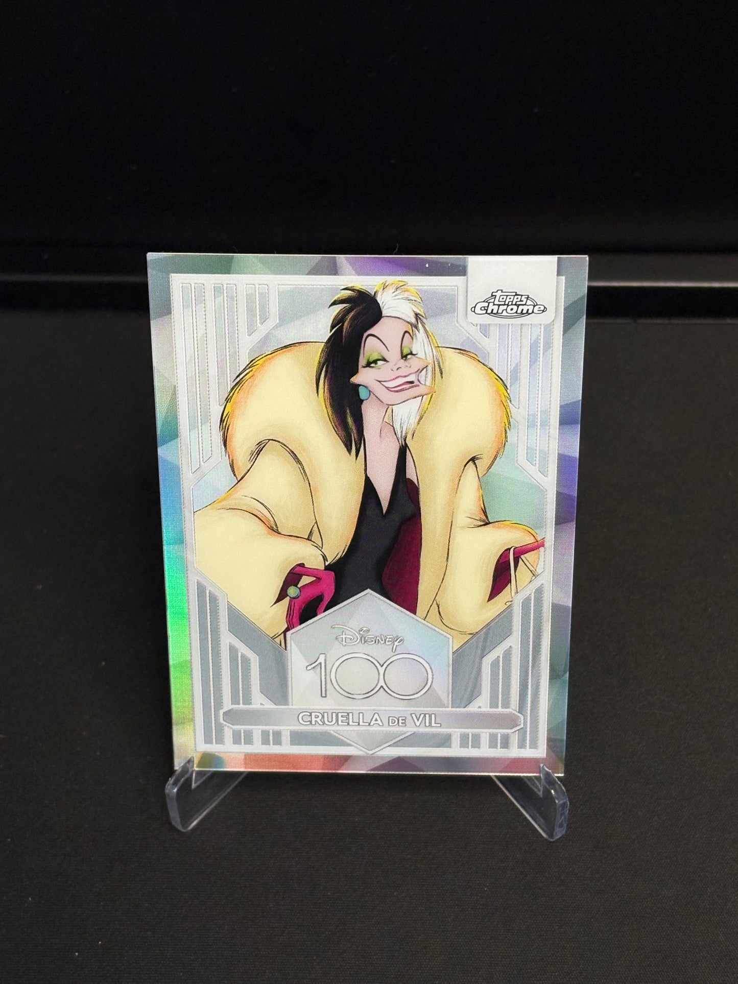 Topps Chrome Disney 100 "Refractor" Cruella de Vil #90