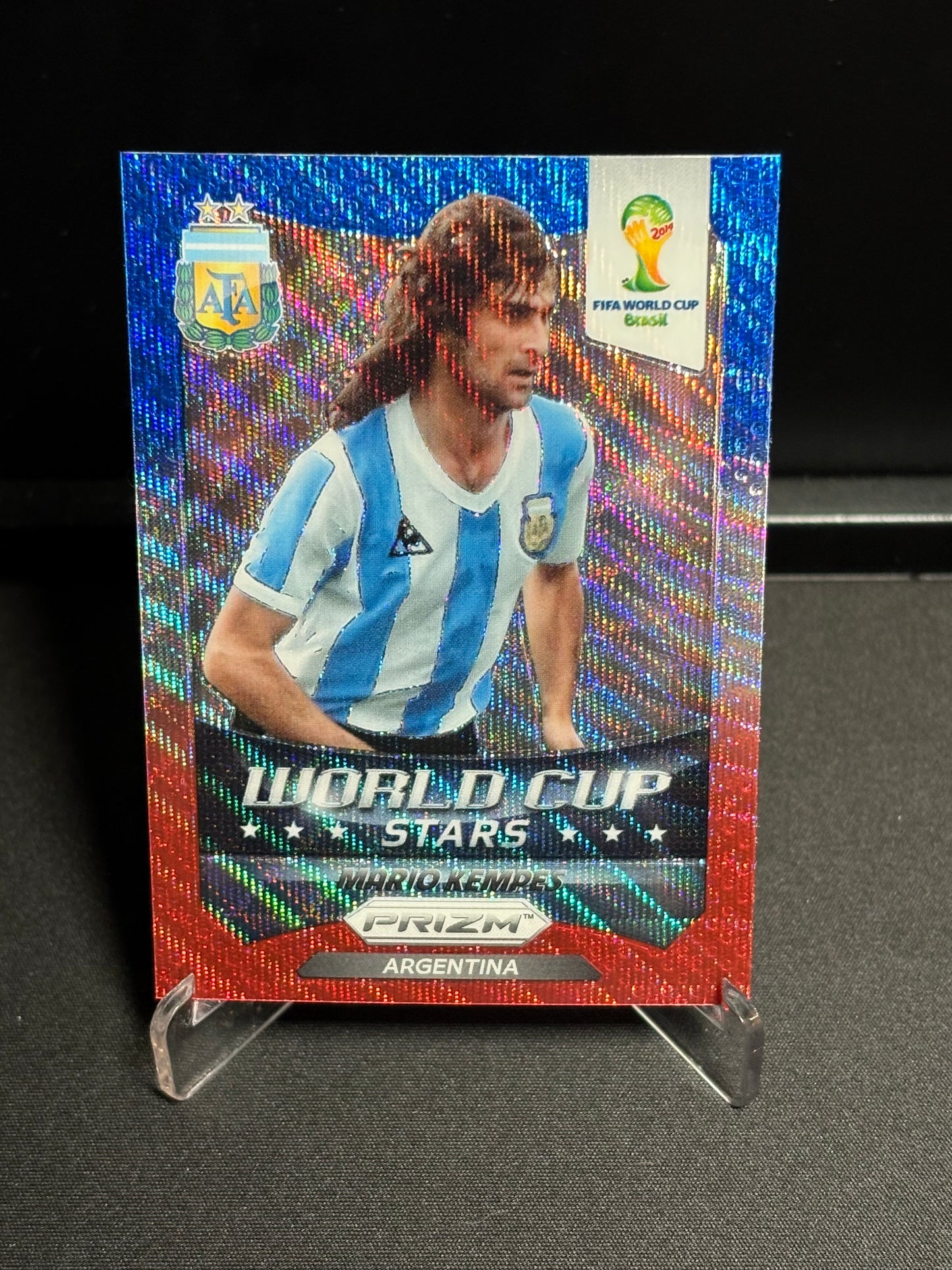 Mario Kempes Panini Prizm World Cup 2014 "World Cup Stars Blue Red White Wave" Argentine