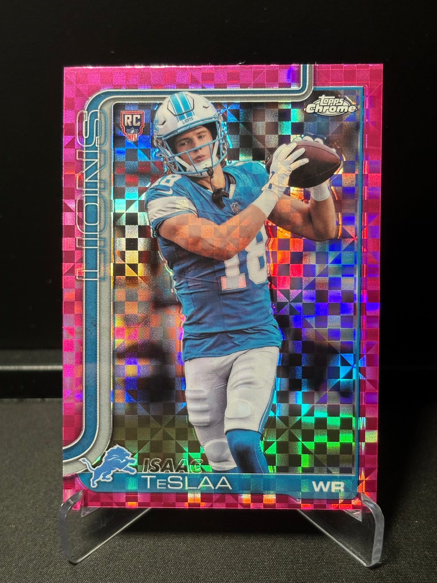 Isaac TeSlaa RC Topps Chrome 2026 "Pink X-Fractor" Detroit Lions