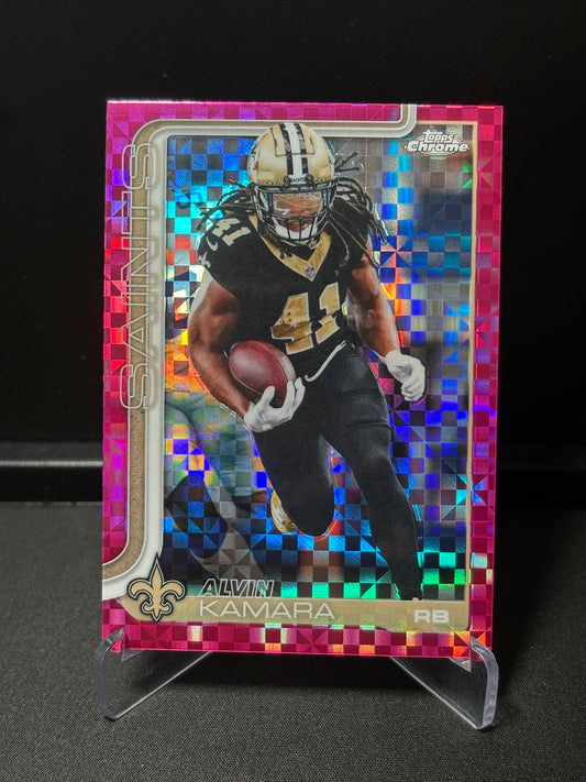 Alvin Kamara Topps Chrome 2026 "Pink X-Fractor" New Orleans Saints
