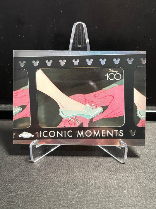 The Glass Slipper – Iconic Moments IM-3 – 2023 Topps Chrome Disney 100