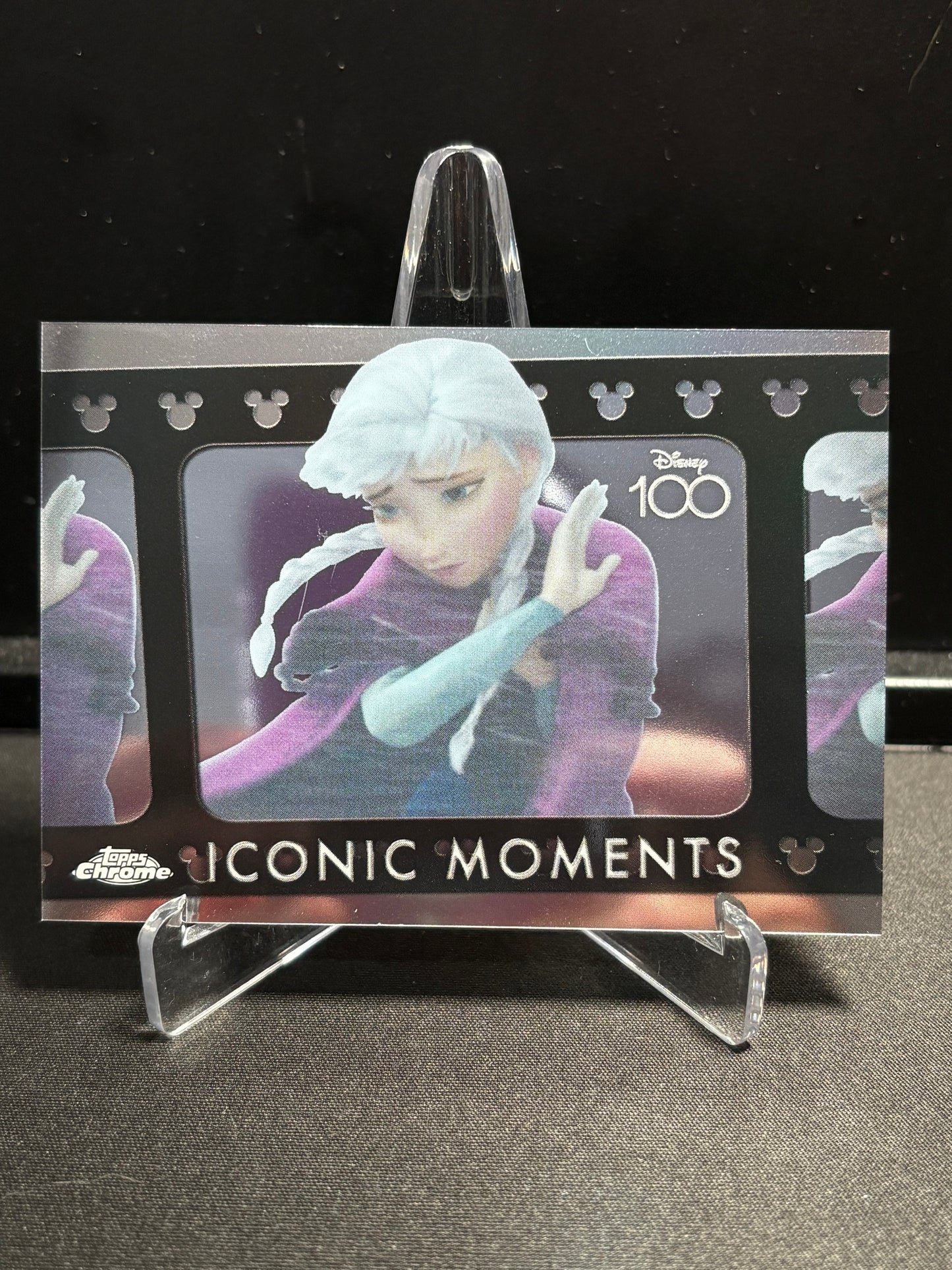 Anna & Elsa Topps Chrome Disney 100 2023 "Iconic Moments – Anna Saves Elsa" IM-8
