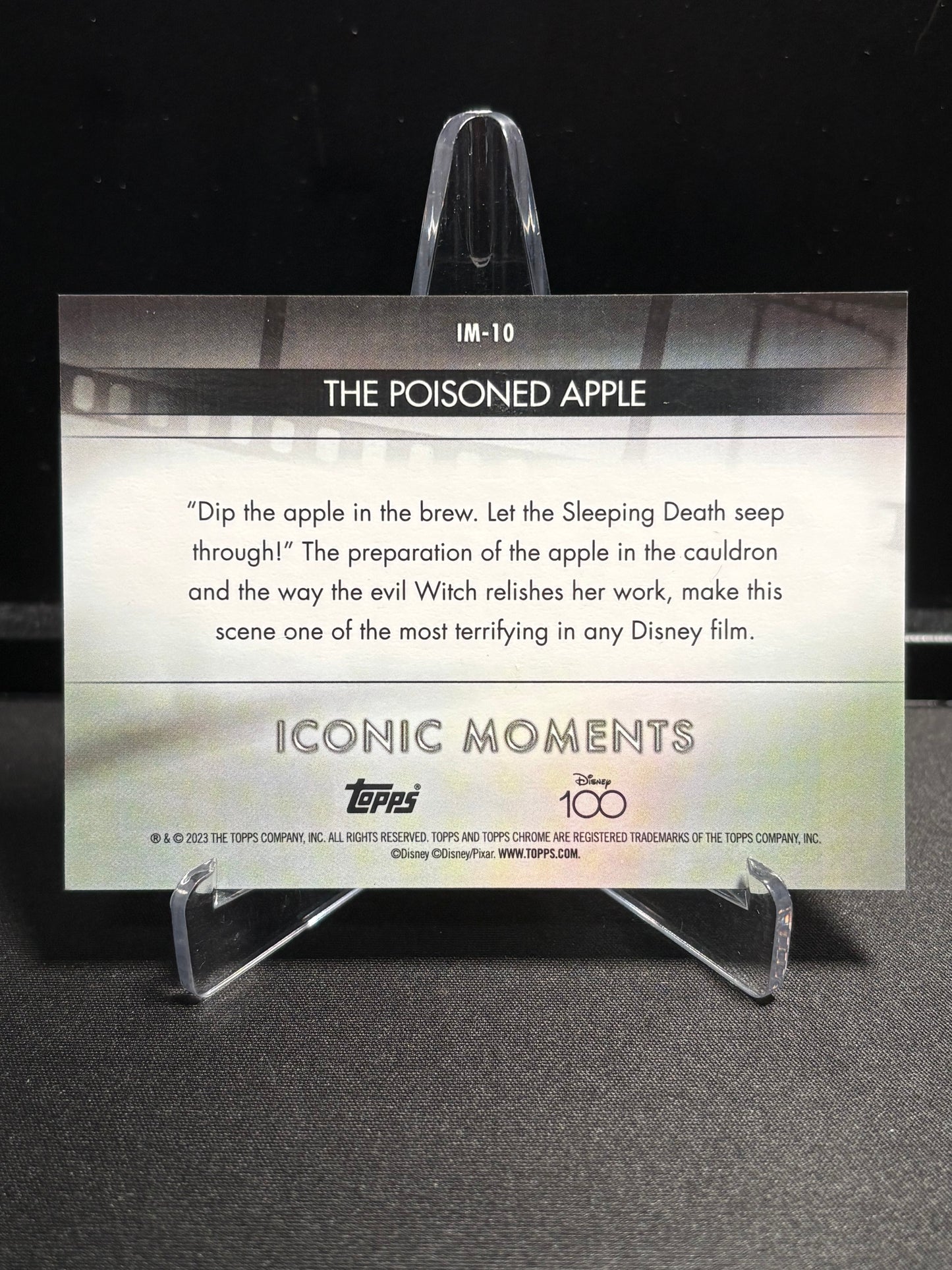 Blanche-Neige Topps Chrome Disney 100 2023 "Iconic Moments – The Poisoned Apple" IM-10