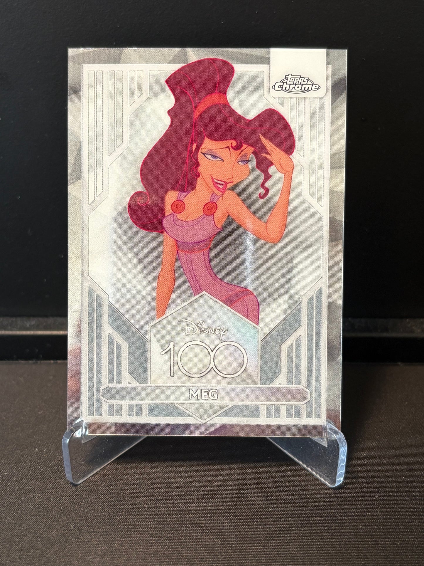 Topps Chrome Disney 100 – Meg #7 | Carte Base