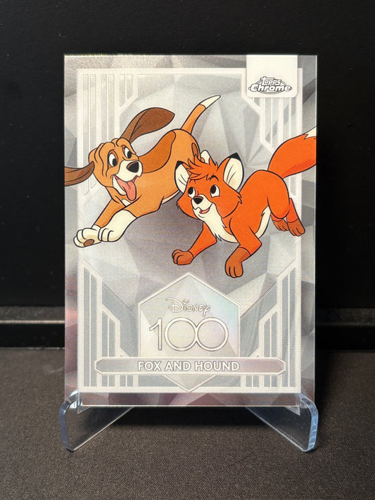 Topps Chrome Disney 100 – Fox and Hound #32 | Carte Base