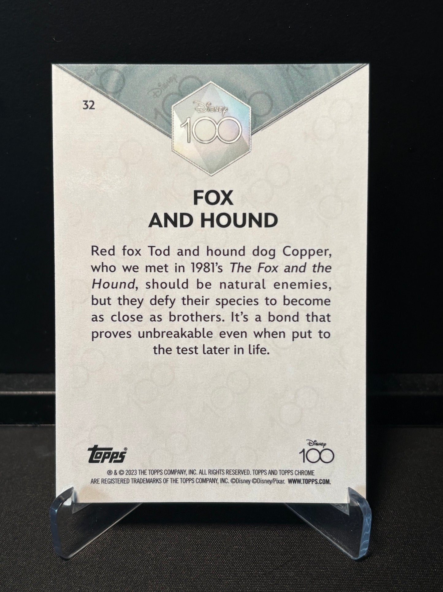 Topps Chrome Disney 100 – Fox and Hound #32 | Carte Base