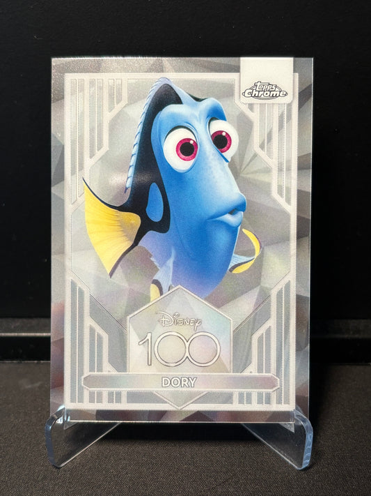 Topps Chrome Disney 100 – Dory #53 | Carte Base