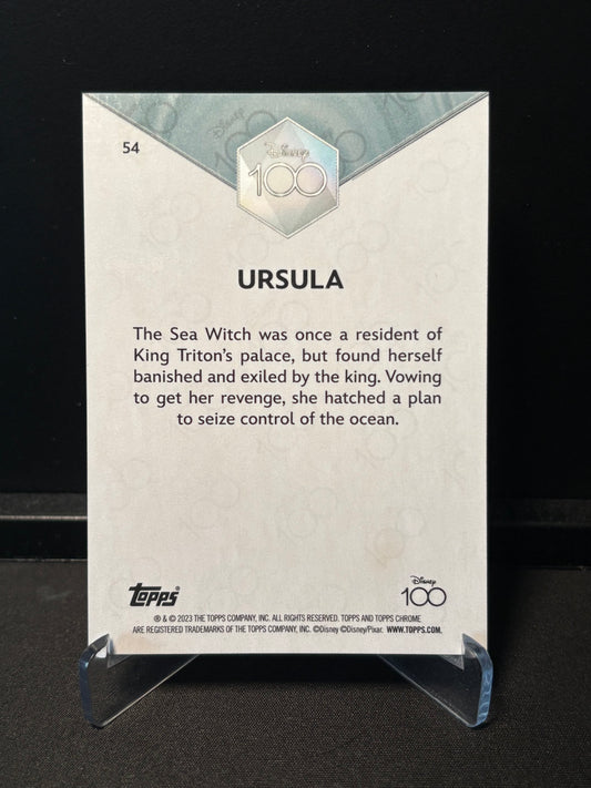 Topps Chrome Disney 100 – Ursula #54 | Carte Base