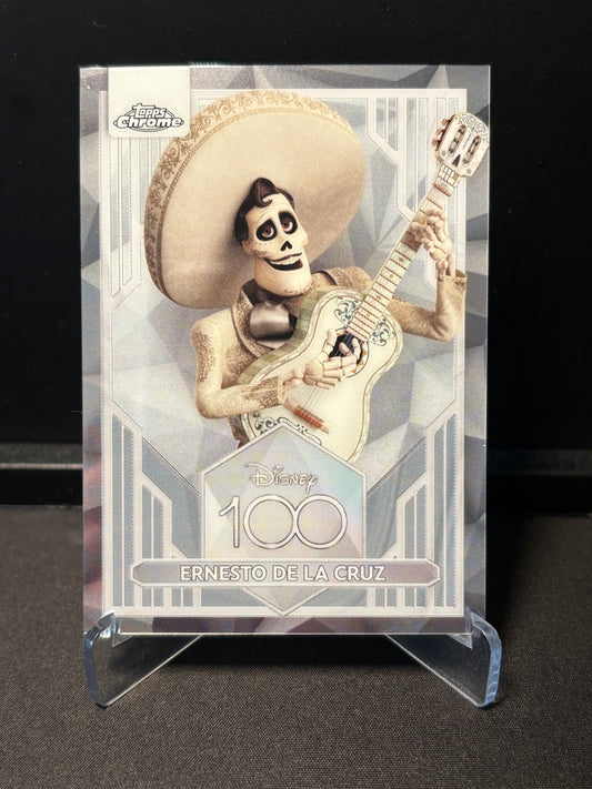 Topps Chrome Disney 100 – Ernesto de la Cruz #63 | Carte Base
