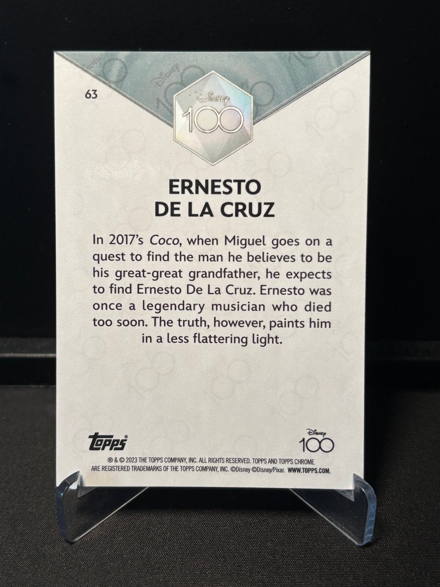 Topps Chrome Disney 100 – Ernesto de la Cruz #63 | Carte Base