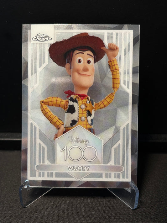 Topps Chrome Disney 100 – Woody #83 | Carte Base