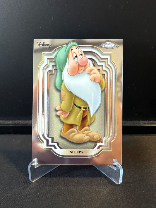 Topps Chrome Disney 2024 – Sleepy #10 | Carte Base
