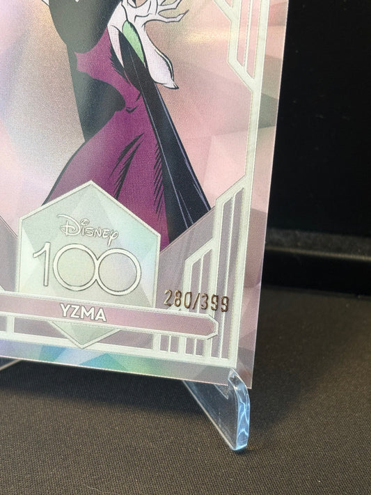 Topps Chrome Disney 100 – Yzma #58 | Pink Parallèle /399