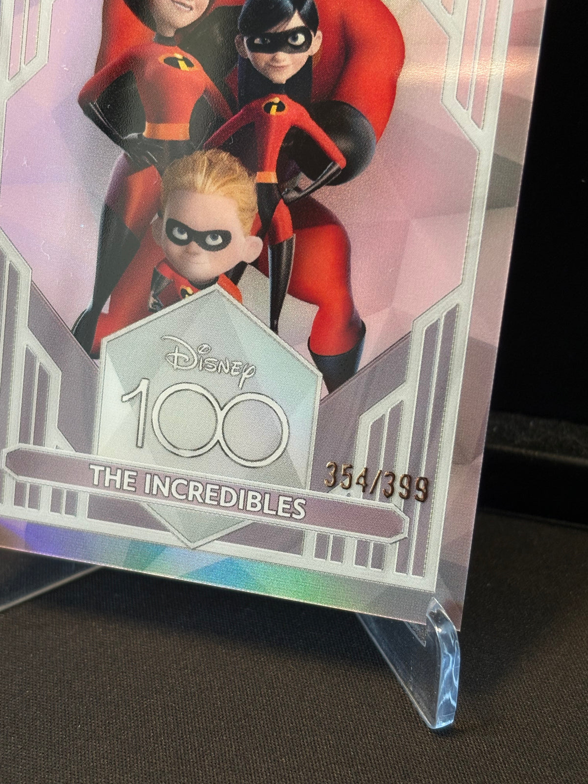 Topps Chrome Disney 100 – The Incredibles #25 | Pink Parallèle /399